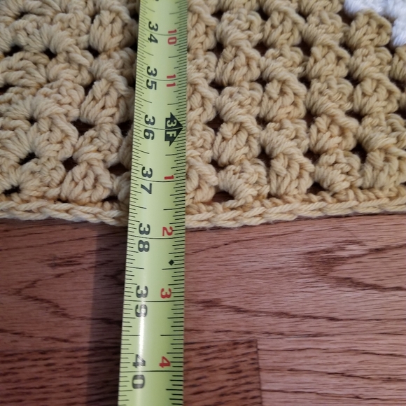 Vintage Triangle Crocheted Gold and White Throw - Picture 6 of 7